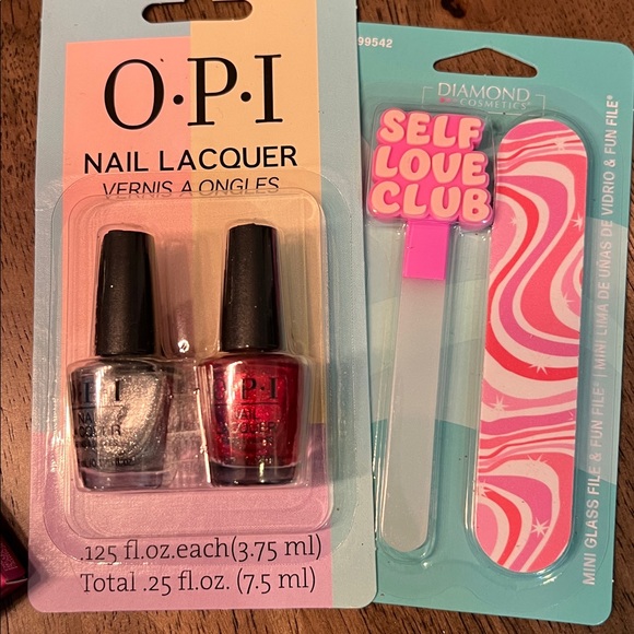 Name brand face and nail bundle includes makeup bag. - Picture 7 of 10